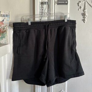 SKIMS Men's Lounge Fleece Shorts in Washed Onyx NWT (L)